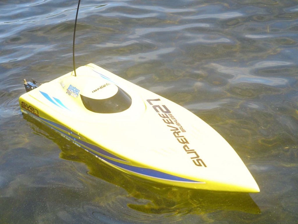 AquaCraft SuperVee 27 fast electric monohull on the water